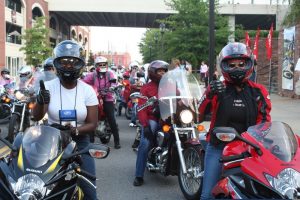 2016-BlackWoman-RidingMotorcycle-SportbikeChicks