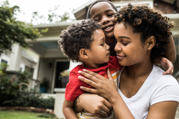 blackmom-and-two-sons-small-children