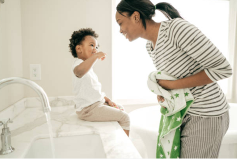 black mom and son baby teeth