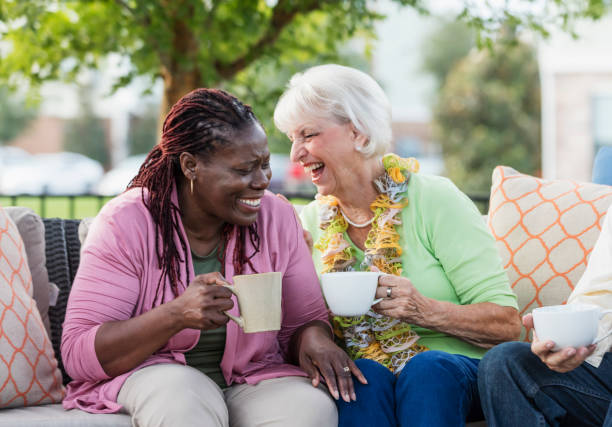 blackwoman-drinkingcoffee-whitewoman-drinkingcoffee