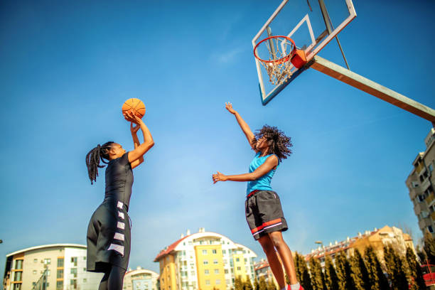 blackwoman-shootingbasketball2022